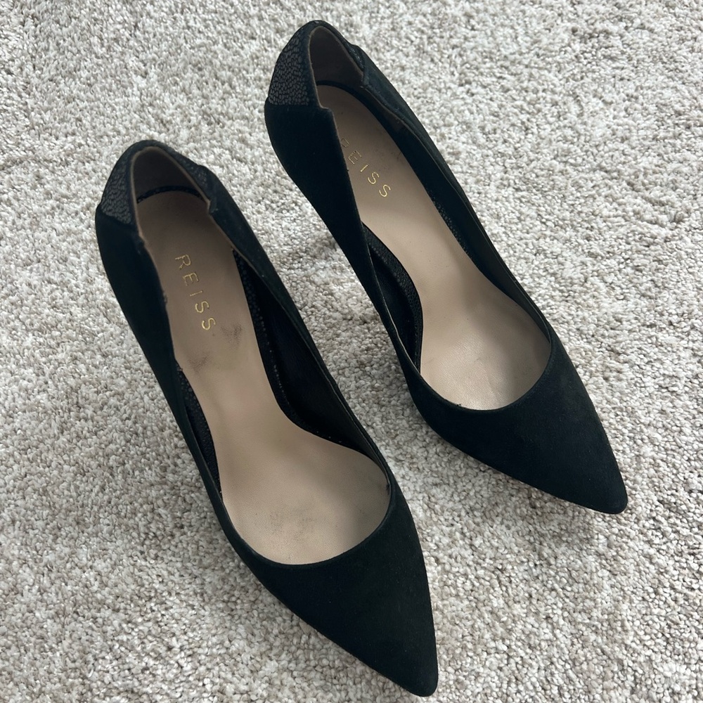 Reiss- Classic black pumps
